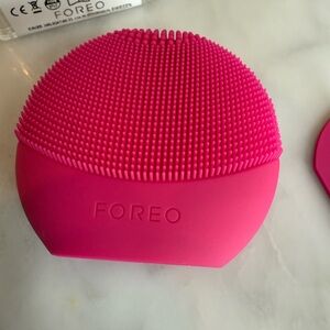 FOREO Hot Pink Cleansing Device